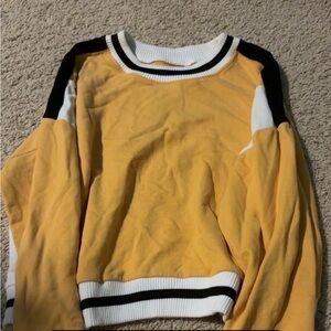 Hollister Men's Yellow and Black Crewneck Sweater